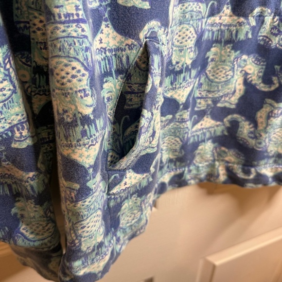 Lilly Pulitzer Blue and White 3/4 Zip Sweatshirt Thailand inspired pattern GUC - Picture 5 of 9